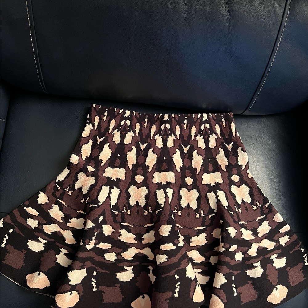 EXPRESS Body Contour Super High Waisted Abstract Print Ruffle Mini Skirt (M)